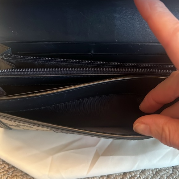 Authentic GUCCI bees continental wallet - Picture 9 of 9